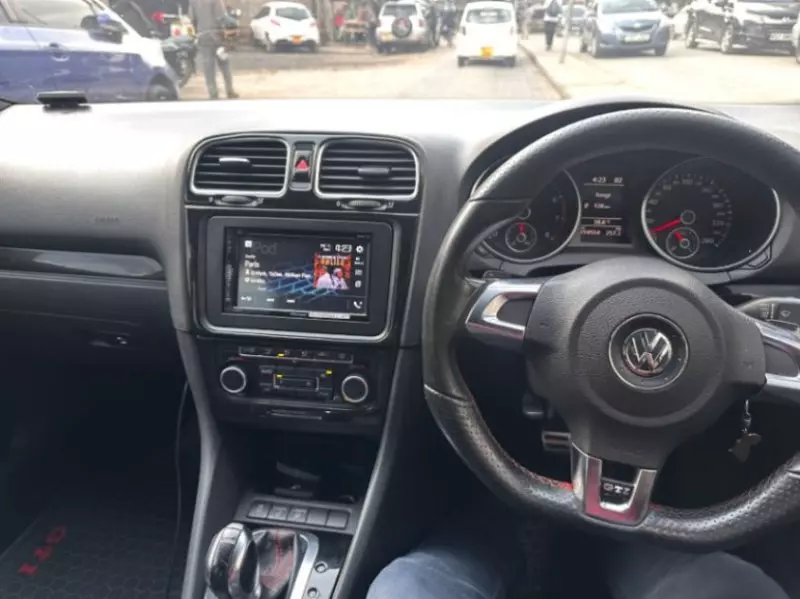 Volkswagen Golf   - 2012