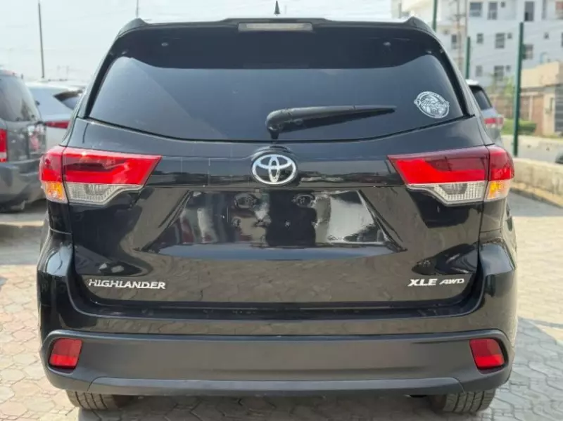 Toyota Highlander   - 2015
