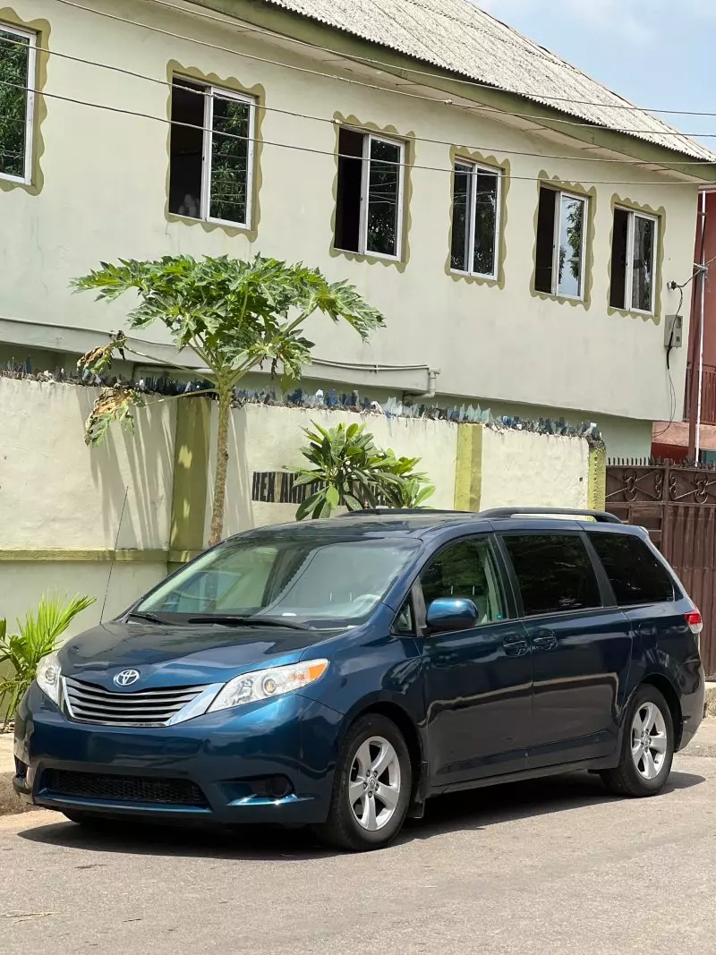 Toyota Sienna   - 2012