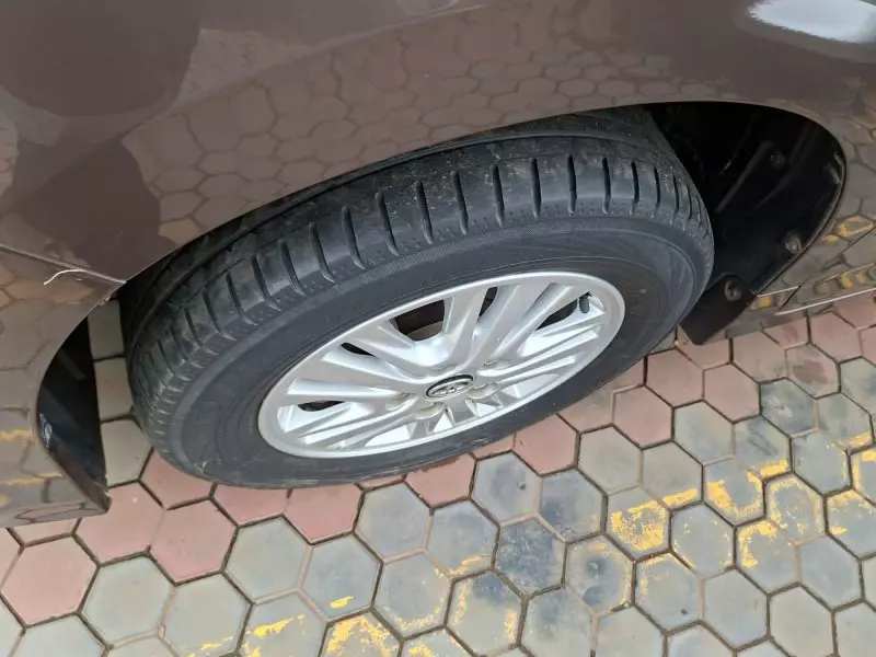 Toyota Noah   - 2016