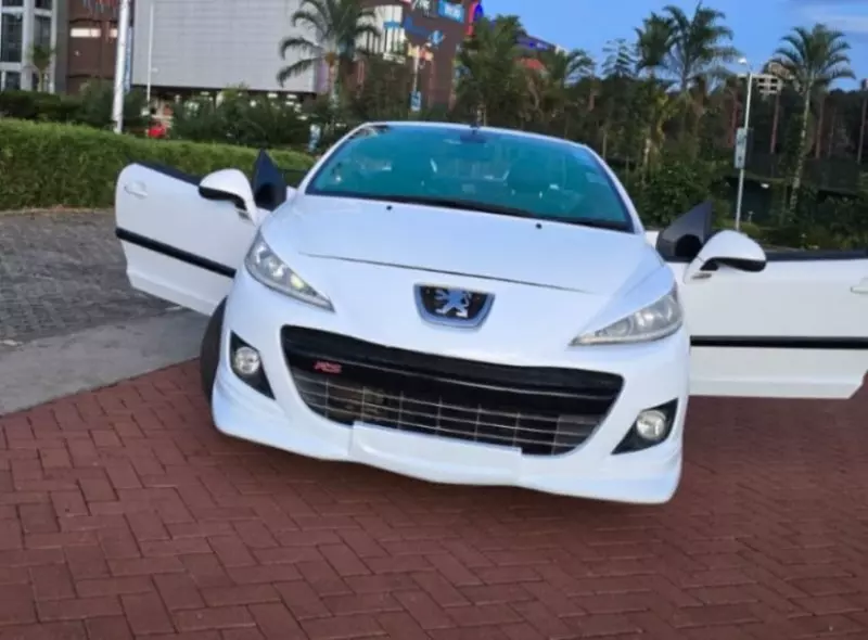 Peugeot 207   - 2010