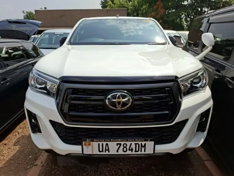 Toyota Hilux   - 2019