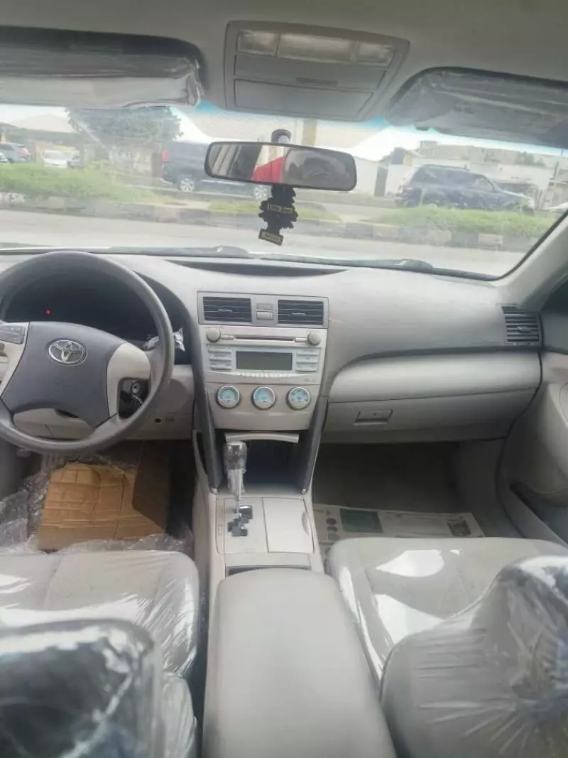 Toyota Camry   - 2009