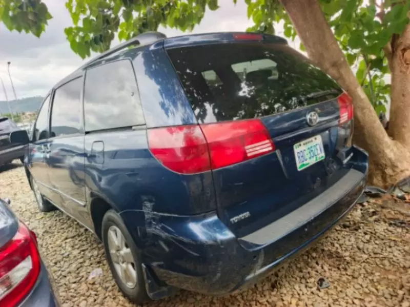 Toyota Sienna   - 2005