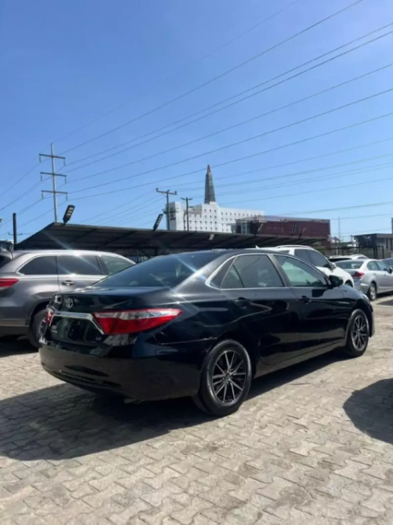 Toyota Camry   - 2016