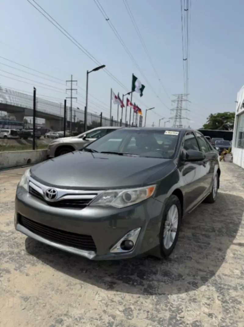Toyota Camry   - 2012