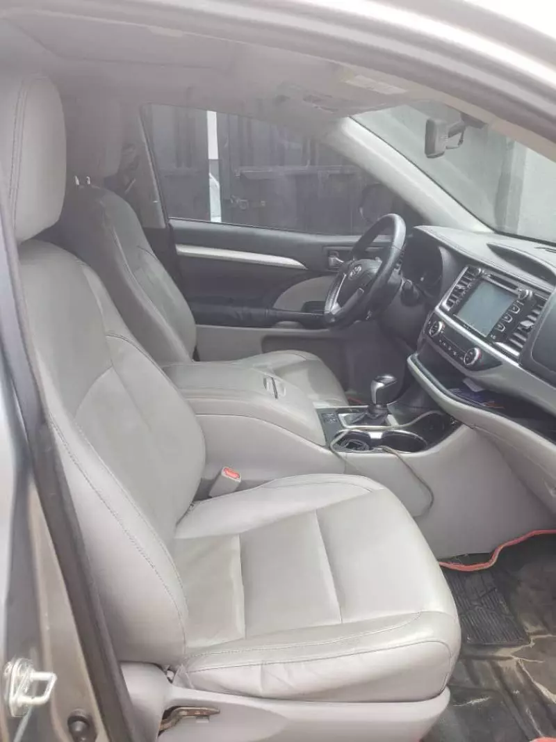 Toyota Highlander   -