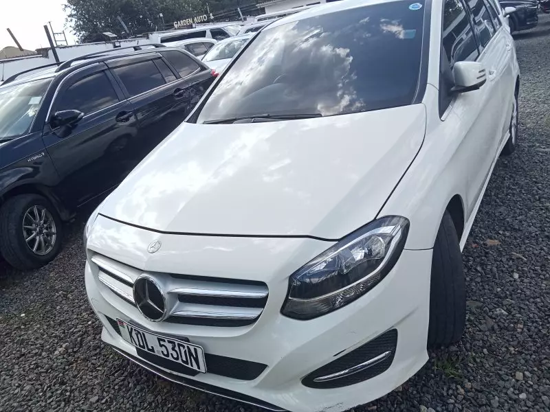 Mercedes-Benz B 180   - 2012