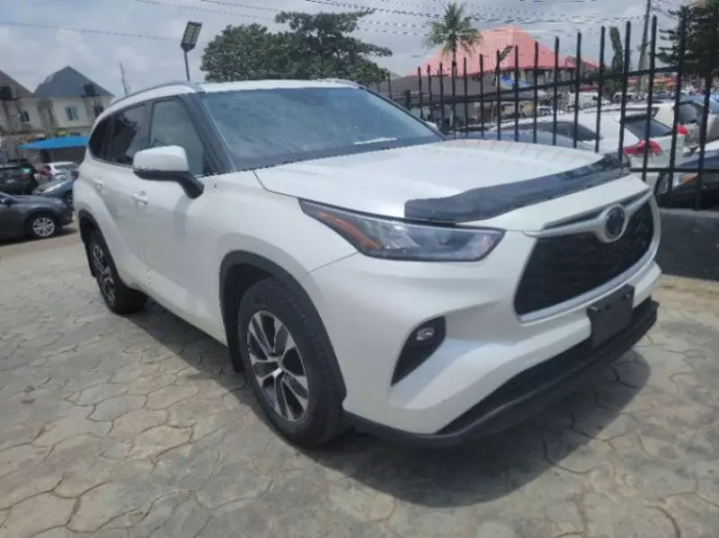 Toyota Highlander   - 2021