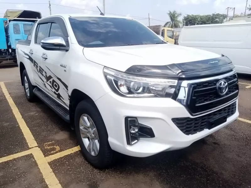 Toyota Hilux   - 2019