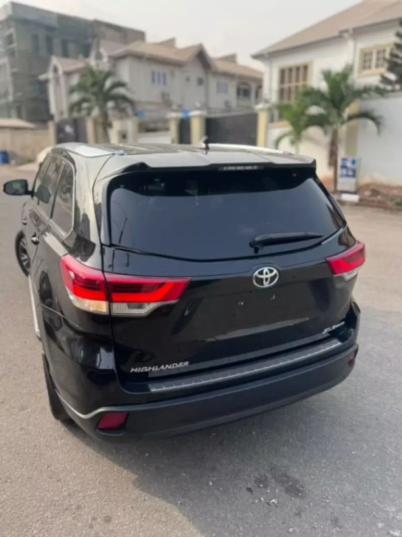 Toyota Highlander   - 2016