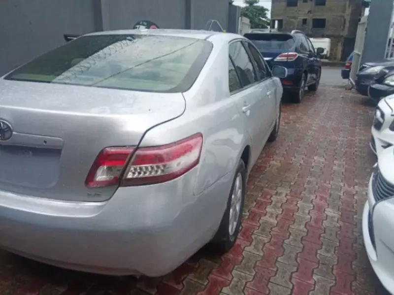 Toyota camry   - 2011