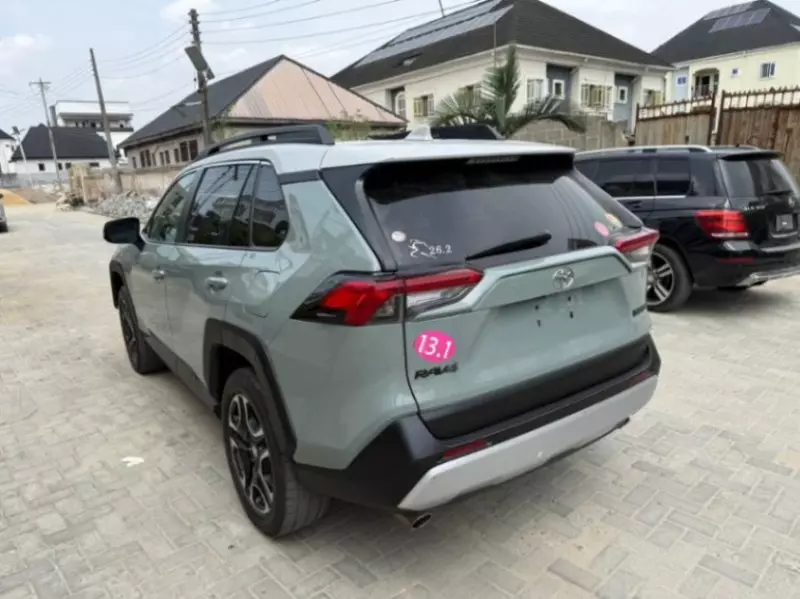 Toyota RAV4   - 2019