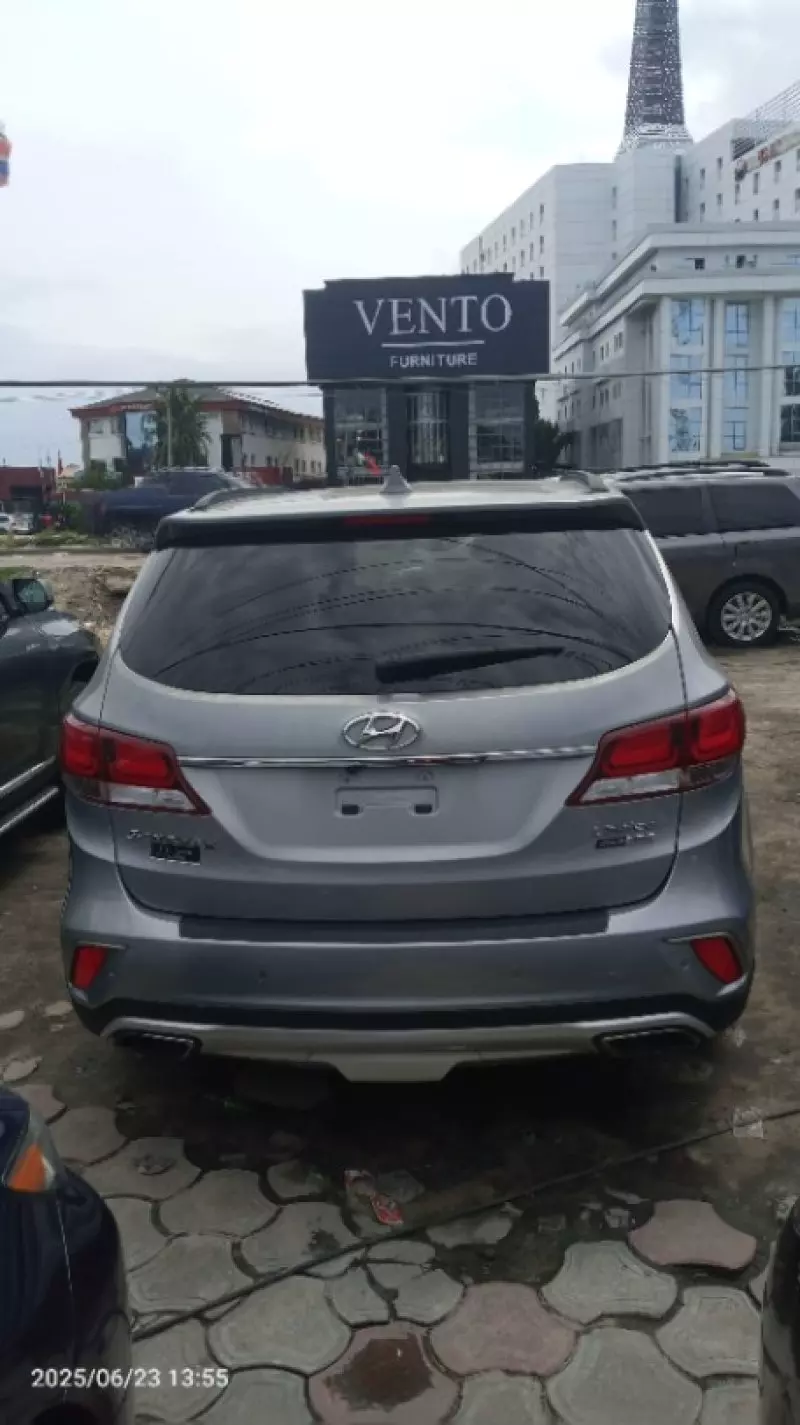 Hyundai Santa Fe   - 2014