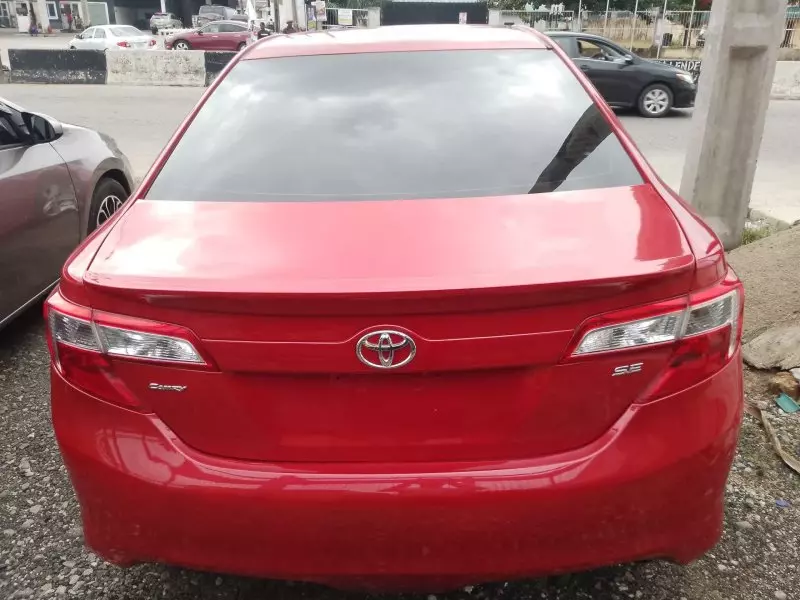 Toyota Camry   - 2012