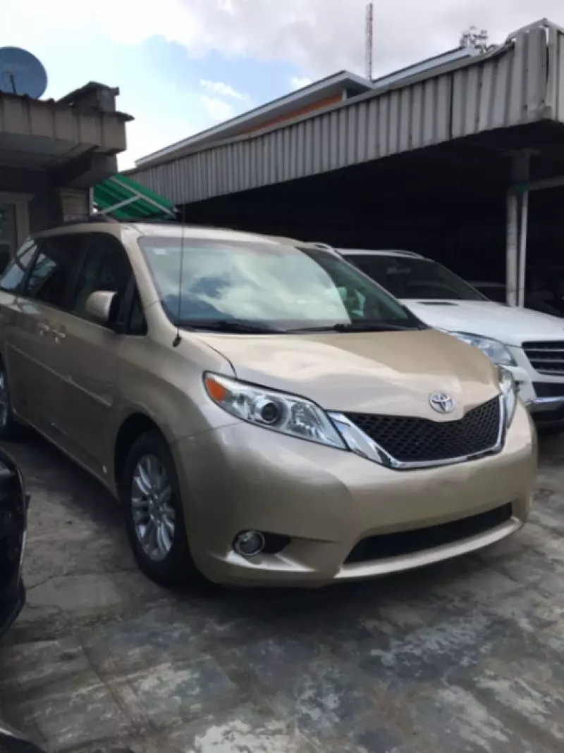 Toyota Sienna   - 2013
