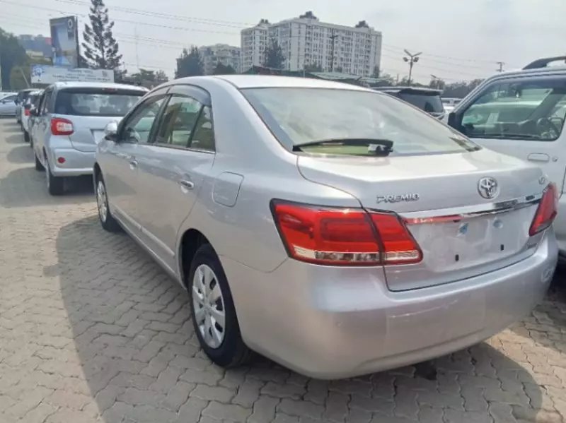Toyota Premio    - 2019