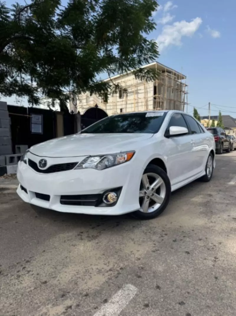 Toyota Camry   - 2013