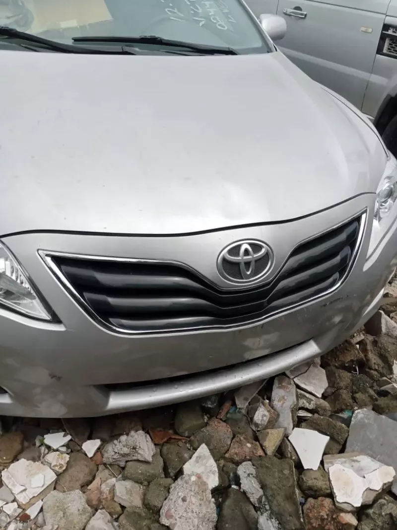 Toyota Camry   - 2010