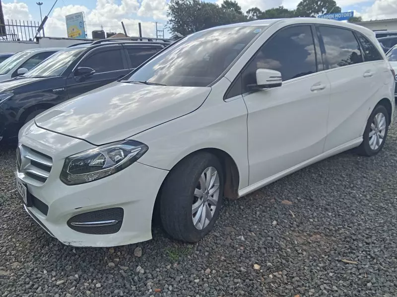 Mercedes-Benz B 180   - 2012