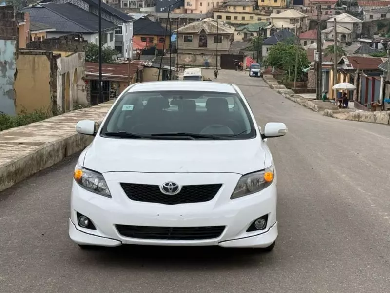 Toyota corolla   - 2010