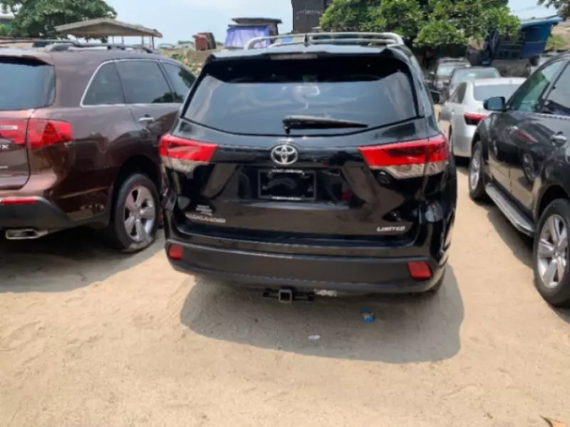 Toyota Highlander   - 2016