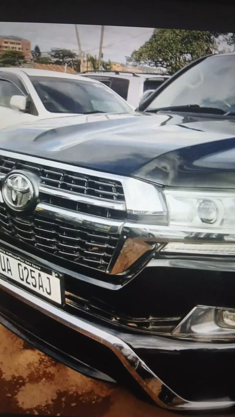 Toyota Land Cruiser V8   - 2012
