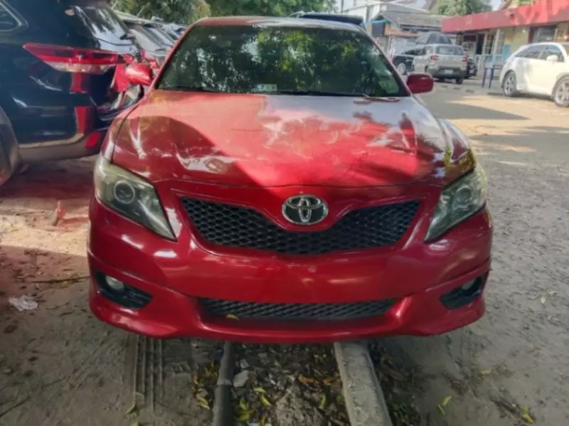 Toyota Camry   - 2010