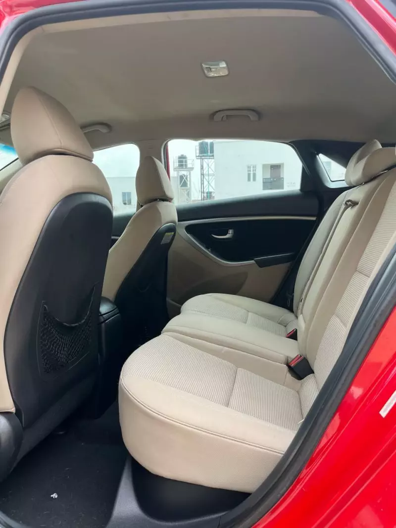 Hyundai Elantra   - 2013