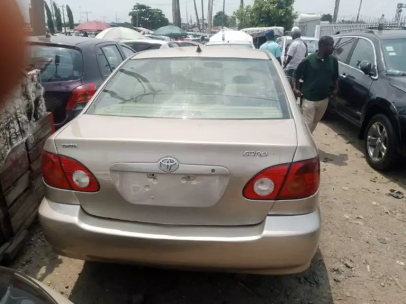 Toyota Corolla   - 2004