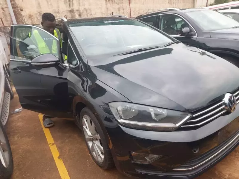 Volkswagen Golf   - 2016