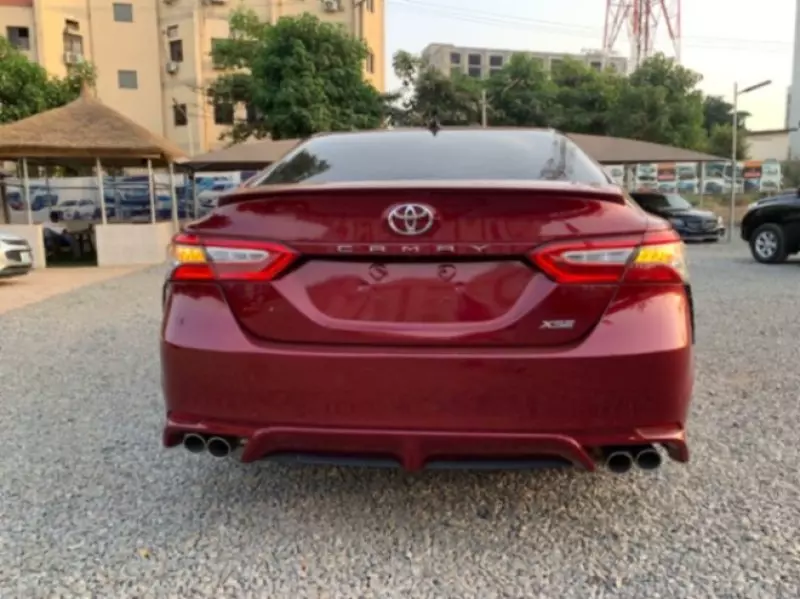 Toyota Camry   - 2018