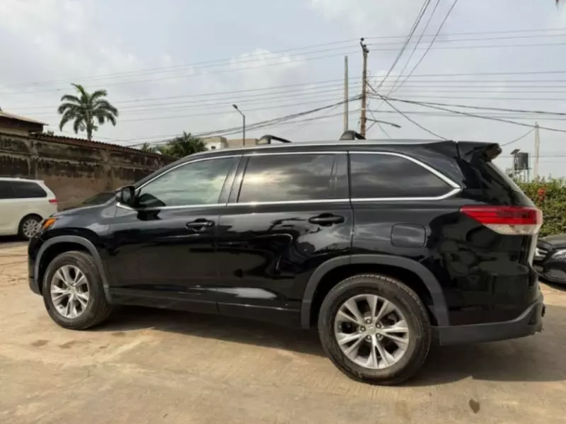 Toyota Highlander   - 2014