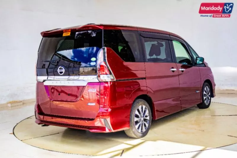 Nissan Serena   - 2017