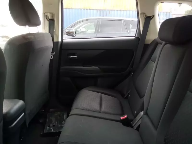 Mitsubishi OUTLANDER   - 2016