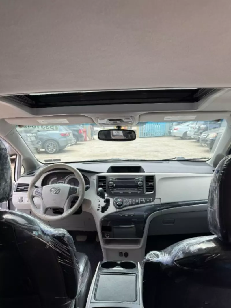 Toyota Sienna   - 2012