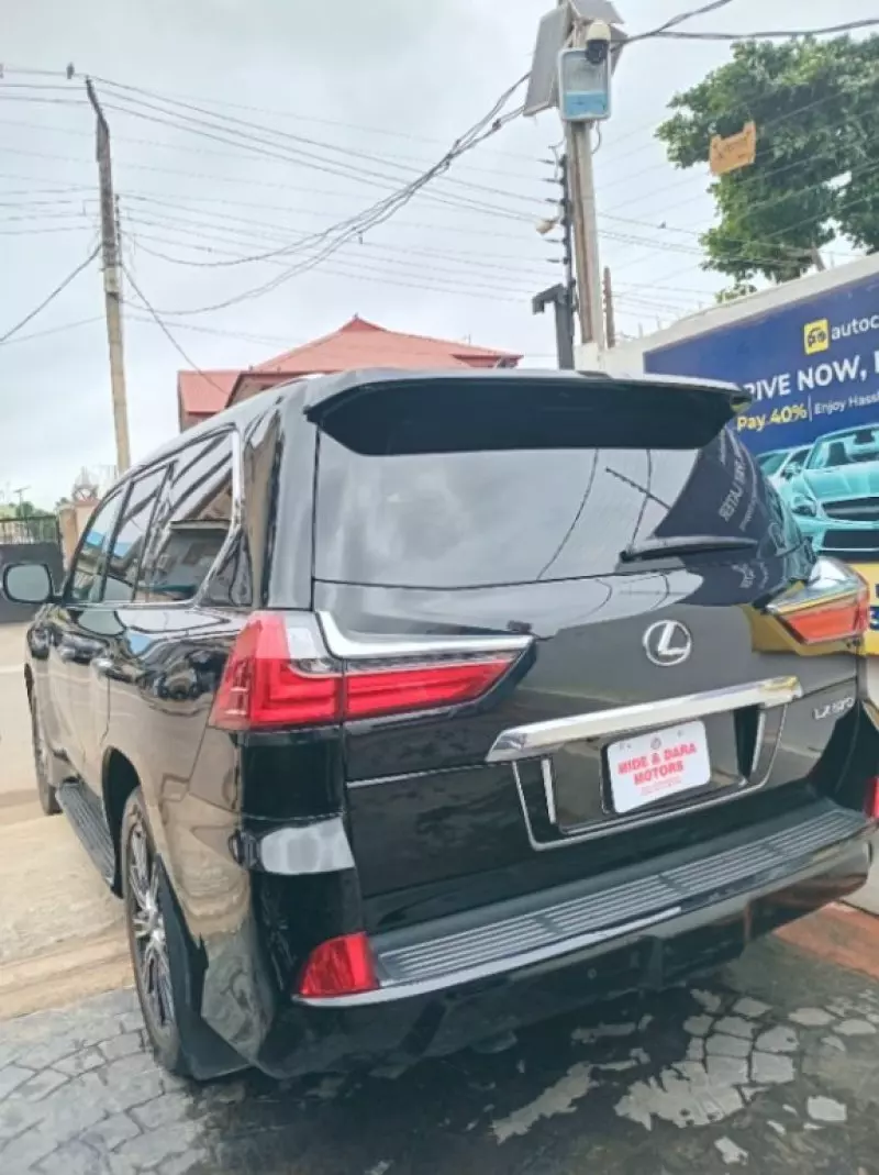 Lexus LX 570   - 2020