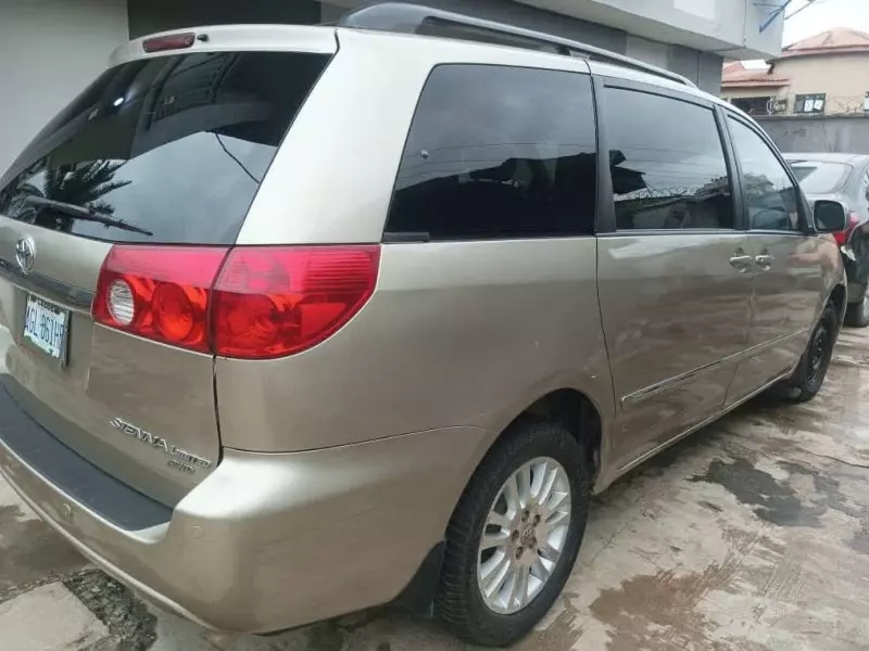 Toyota Sienna   - 2007
