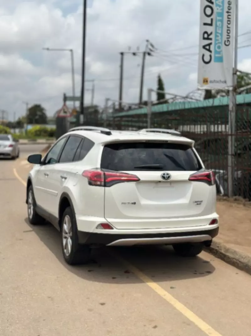 Toyota RAV 4   - 2016