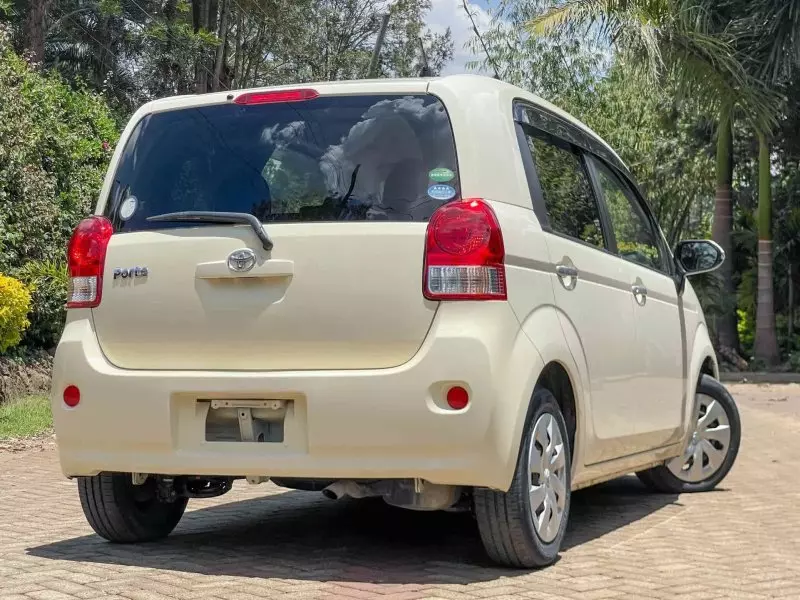Toyota Porte   - 2016
