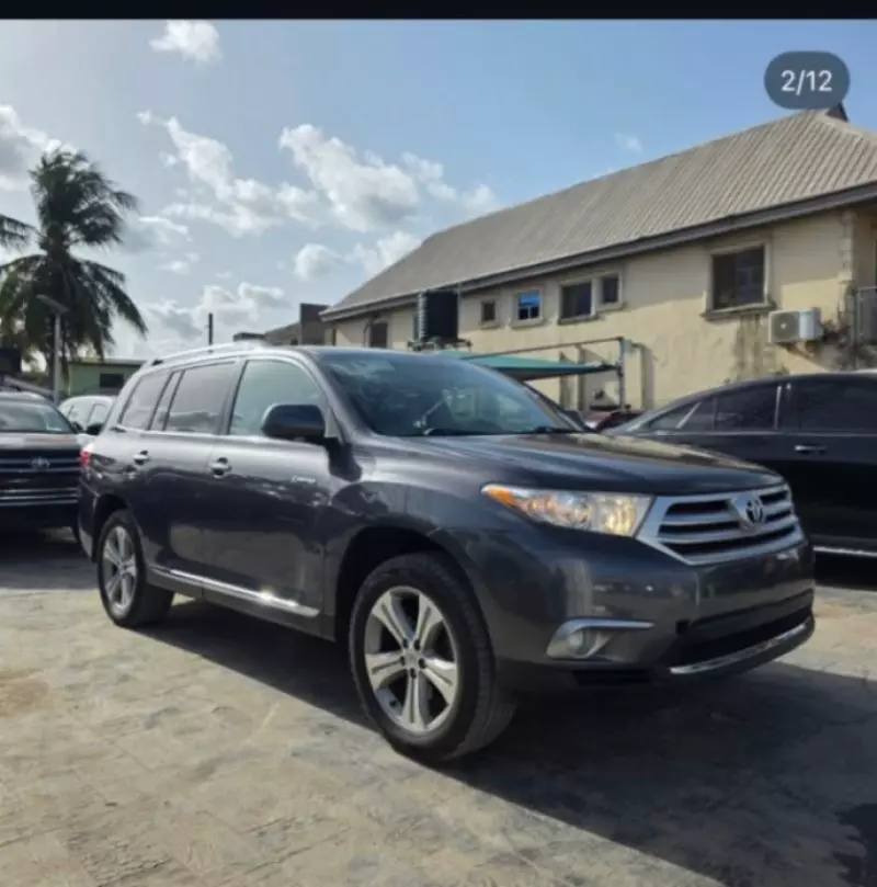 Toyota Highlander   - 2012