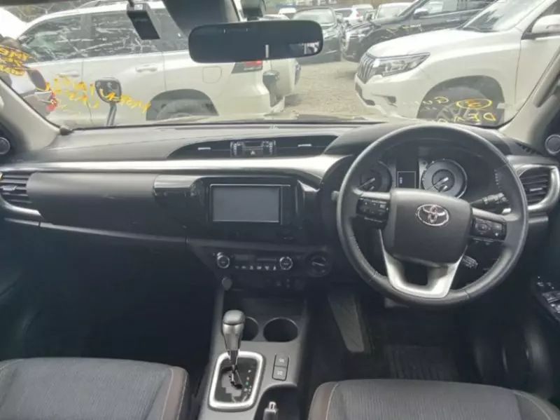 Toyota Hilux   - 2021