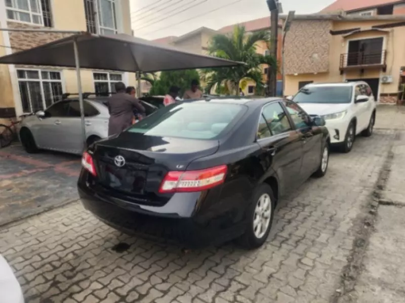 Toyota Camry   - 2011