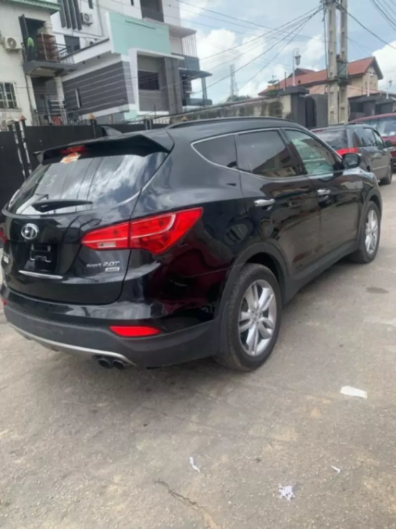 Hyundai Santa Fe   - 2013