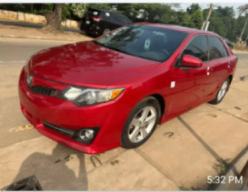 Toyota Camry   - 2012