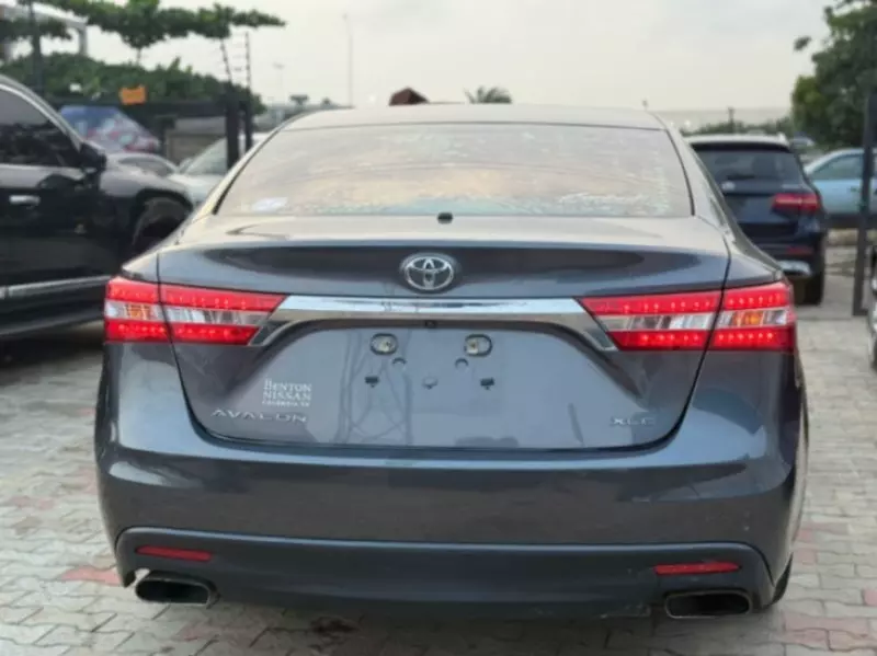 Toyota Avalon   - 2013
