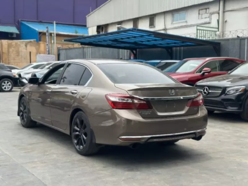 Honda Accord   - 2016