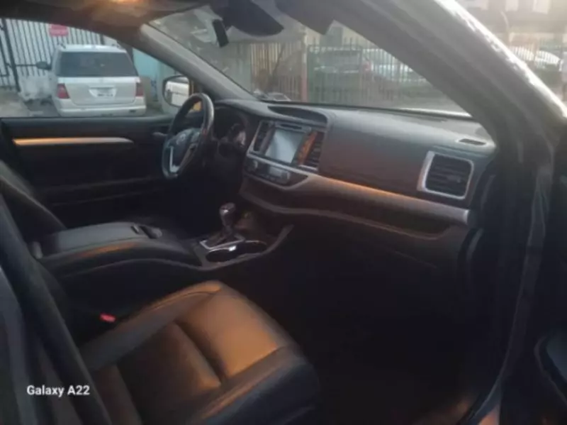 Toyota Highlander   - 2017