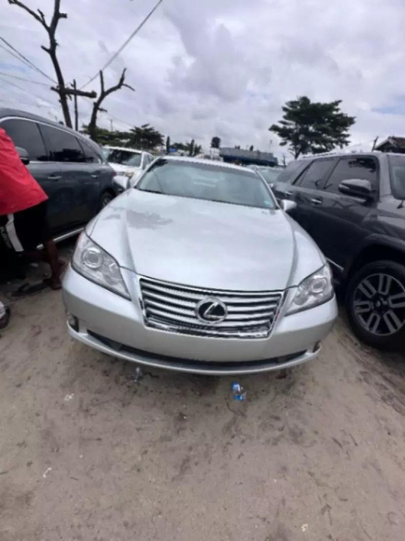 Lexus ES 350   - 2011