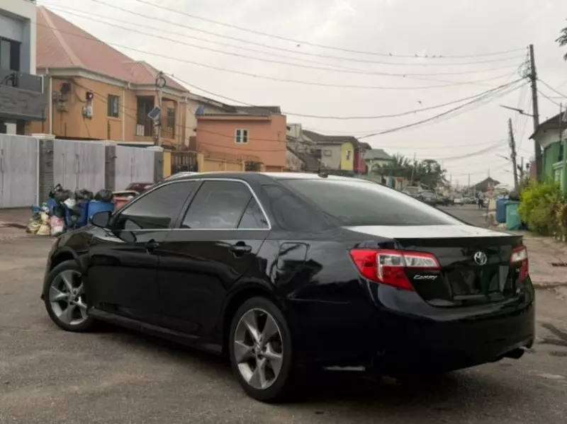 Toyota Camry   - 2012